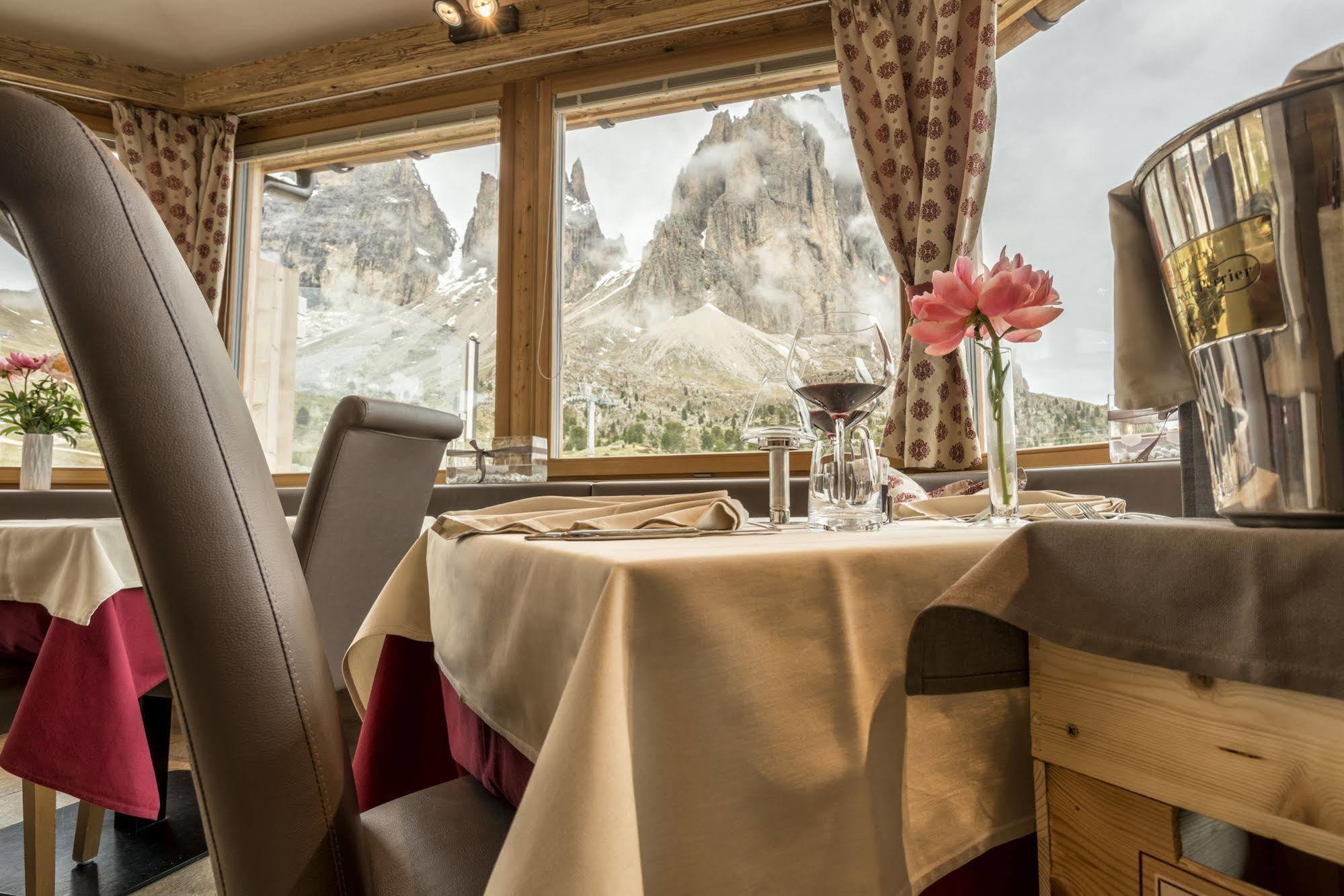 Passo Sella Dolomiti Mountain Resort Sëlva di Val Gardena Eksteriør billede